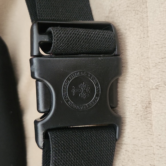 OAK & REED Work out Phone Carrier - Picture 3 of 4